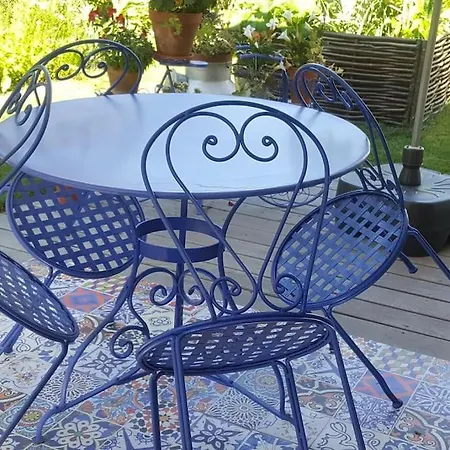 Pour Un Couple, Jardin アパート *